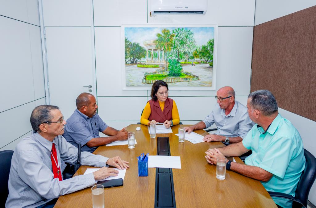 Prefeita Emília Corrêa atende pleito dos taxistas e estende prazo para regularização de alvarás - SMTT Aracaju